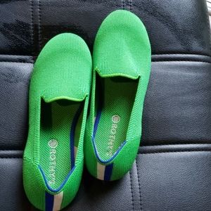 Girls size 4 Rothys great condition gently used